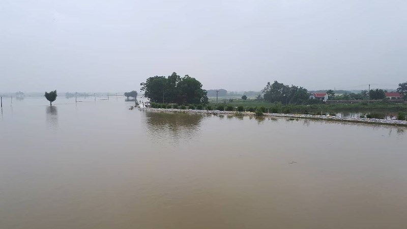 2.700[-]nhà[-]dân[-]Hà[-]Nội[-]vẫn[-]ngập[-]chìm[-]trong[-]lũ